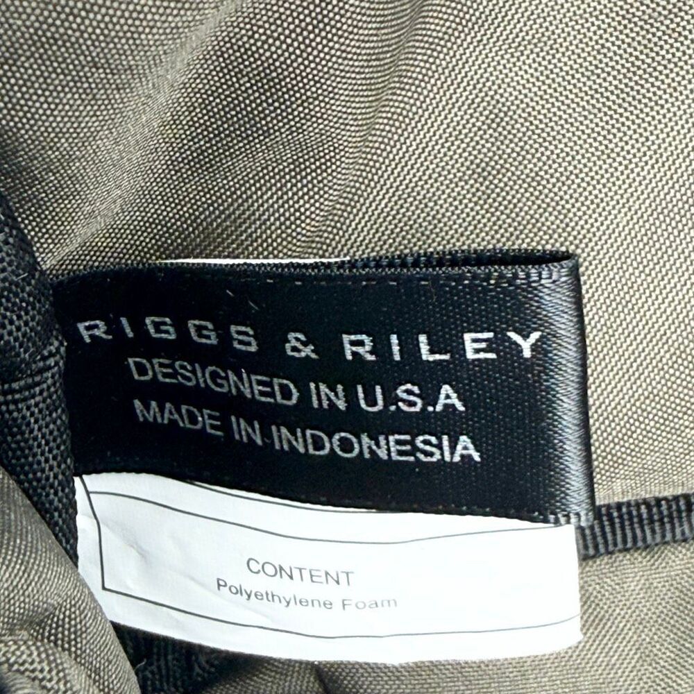Briggs & Riley Holiday Small Sling Bag - Black - Picture 4 of 6